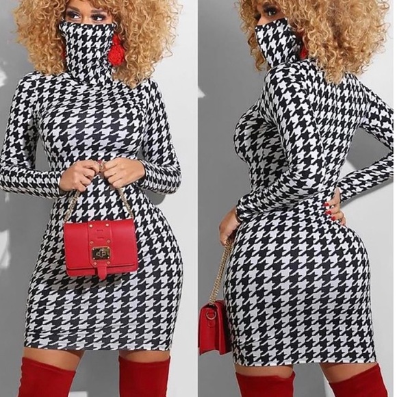 Dress with face mask - Picture 1 of 1